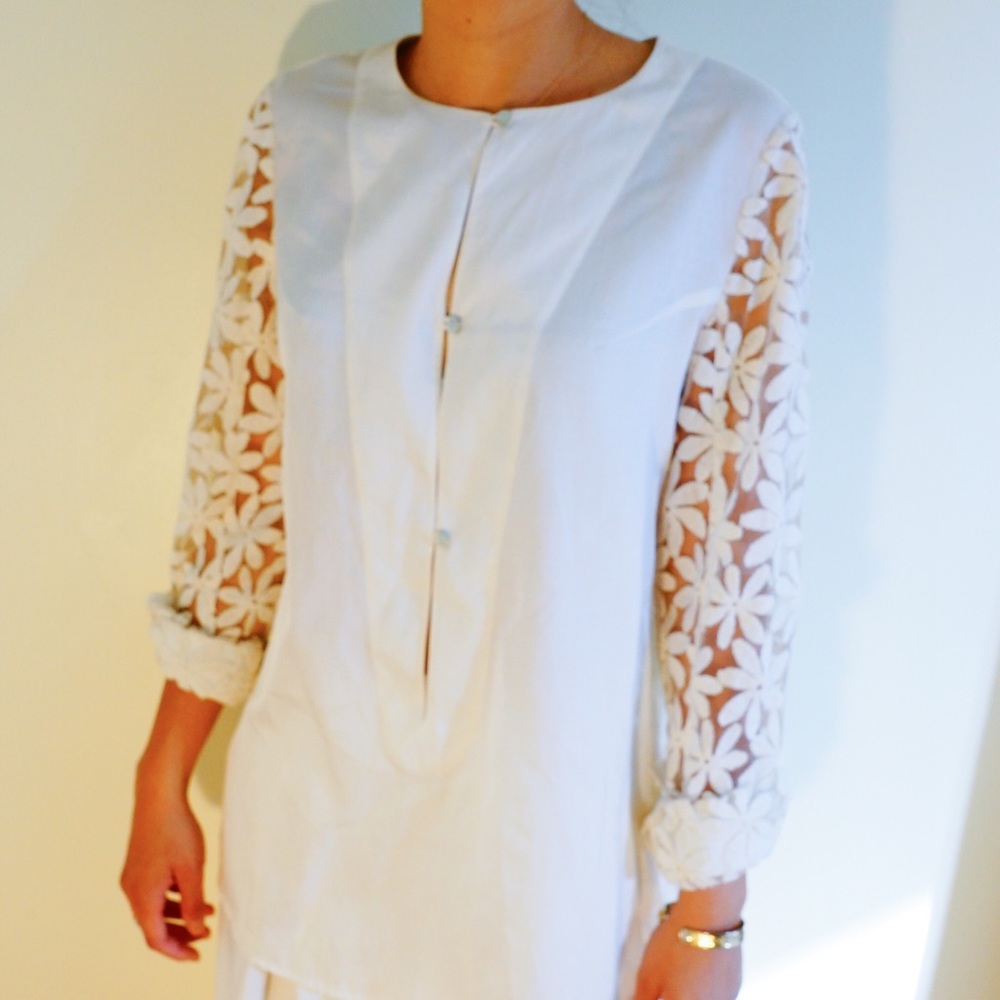 Elegant silk/cotton white tunic shirt with lace